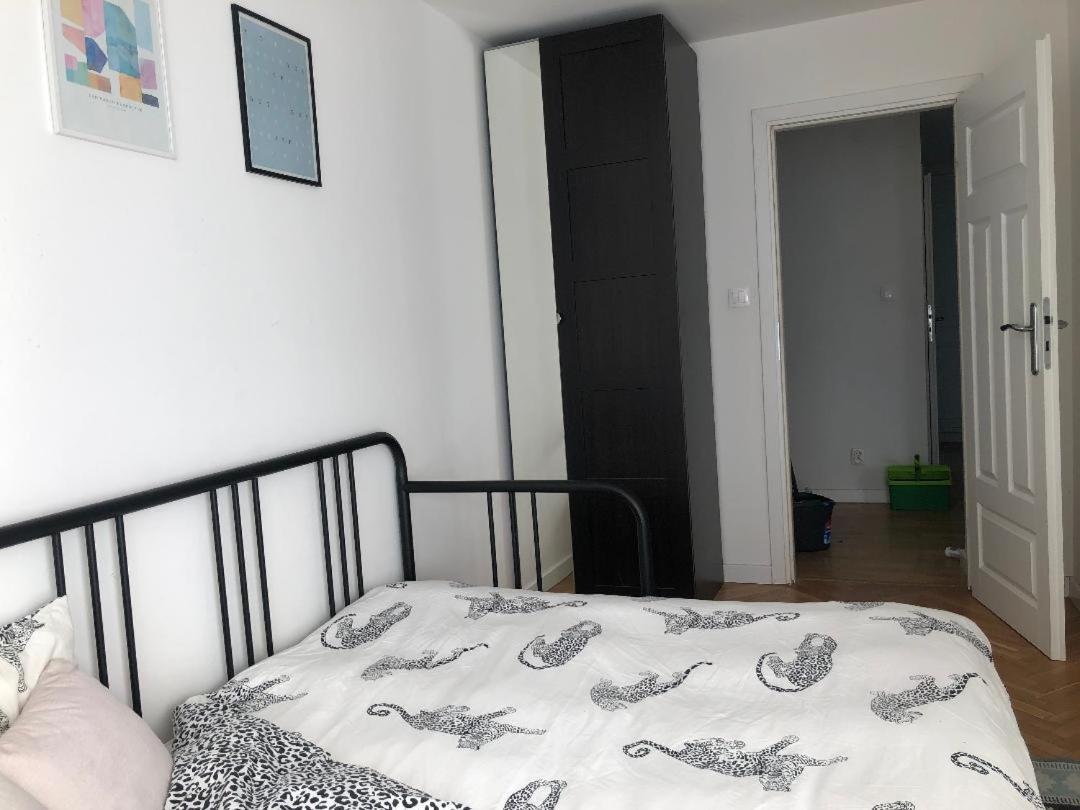 Comfortable And Cosy Apartment 3 Beds-City Center Варшава Экстерьер фото